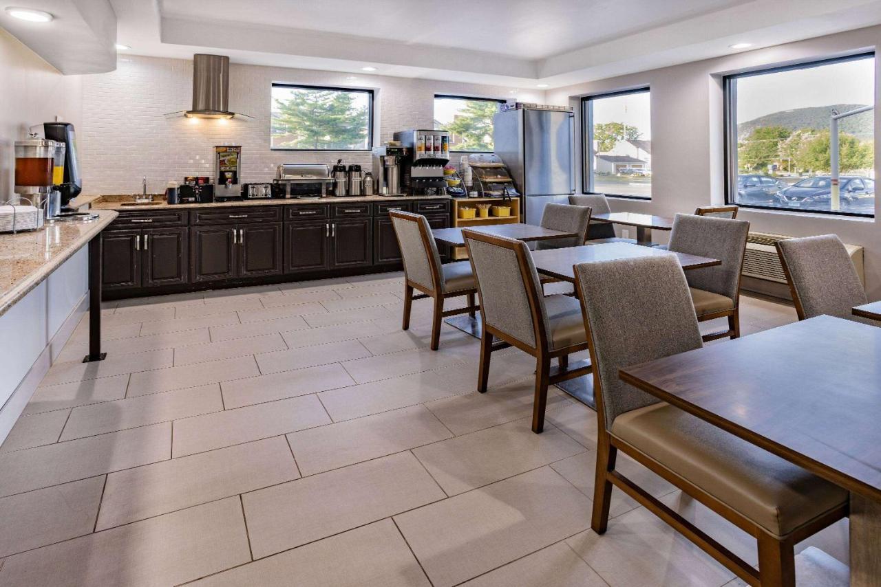 Wingate By Wyndham Hotel 3*