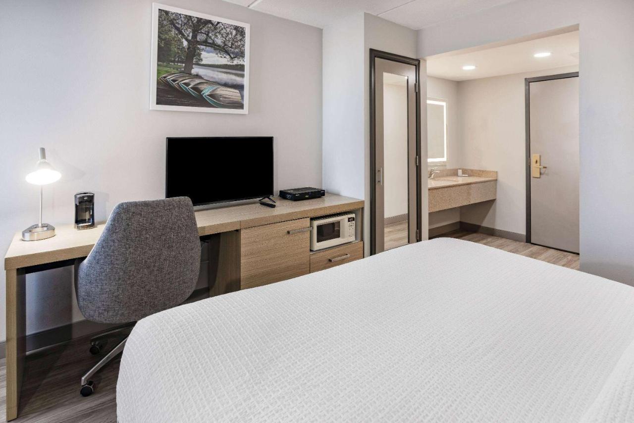 Wingate By Wyndham Hotel