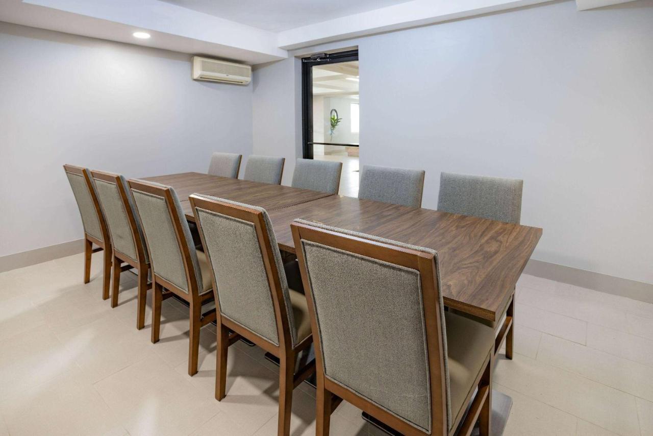 Wingate By Wyndham 3*